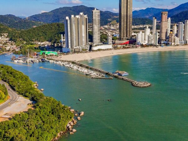 Apartamento Decorado à Venda no Yachthouse