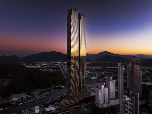 Apartamento Decorado à Venda no Yachthouse