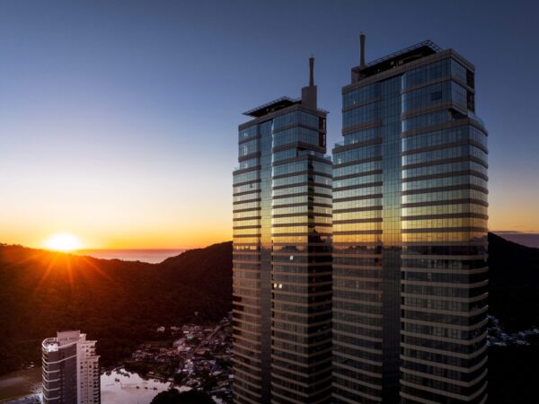 Apartamento Decorado à Venda no Yachthouse